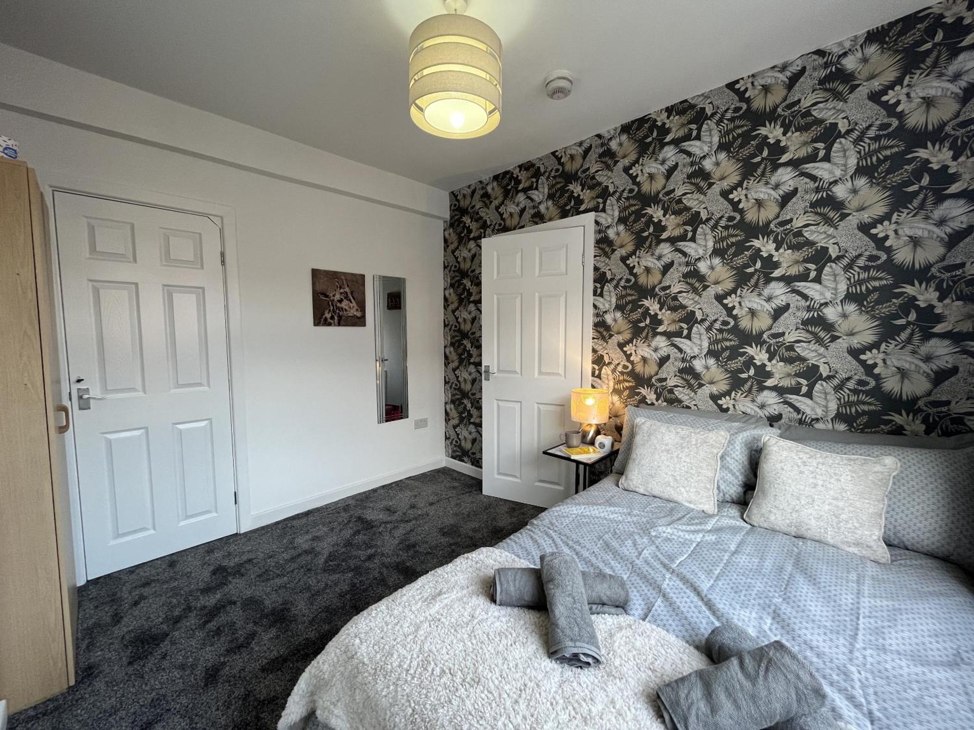 Modernised Central Wigan Townhouse Sleeps Up To 6 Exterior foto