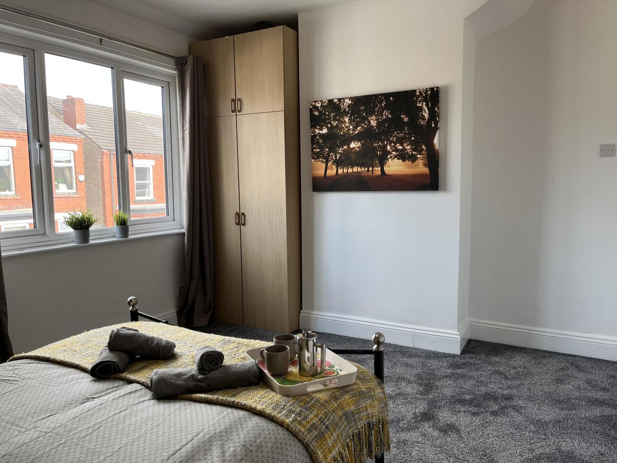 Modernised Central Wigan Townhouse Sleeps Up To 6 Exterior foto
